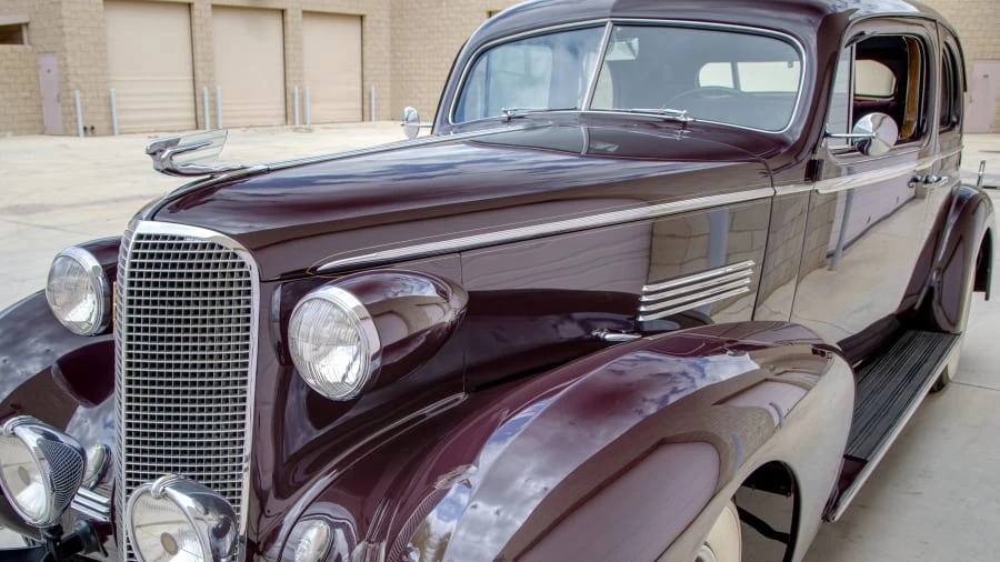 1937 Cadillac V-12 - Image 10 of 12
