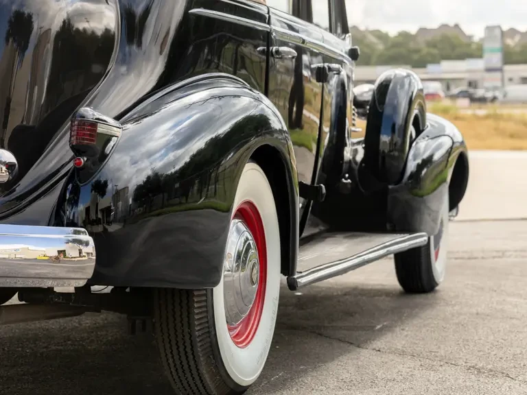 1937 Cadillac V-12 - Image 24 of 31