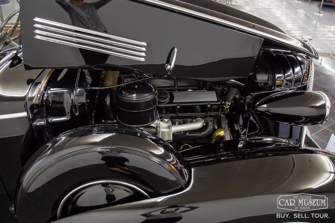 1937 Cadillac V-12 - Image 6 of 21
