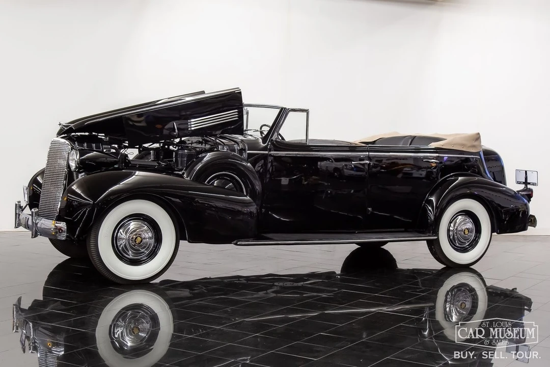 1937 Cadillac V-12 - Image 16 of 21