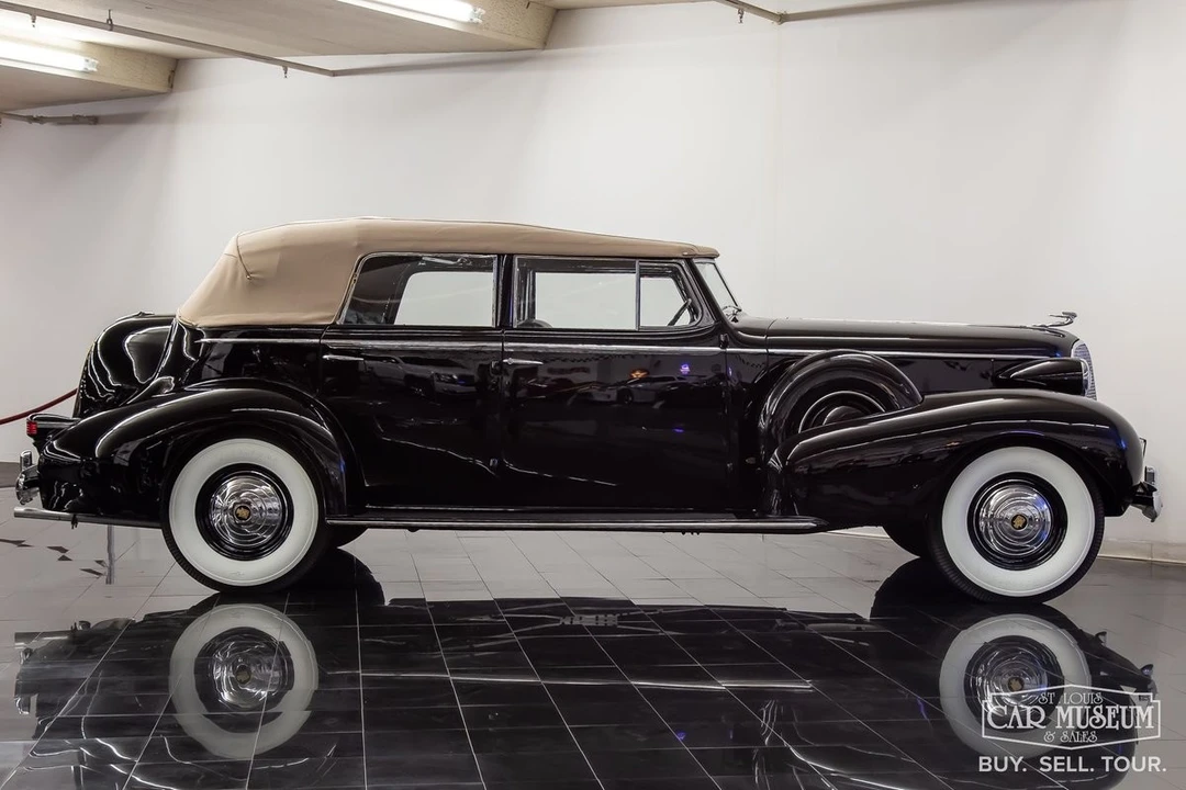 1937 Cadillac V-12 - Image 14 of 21