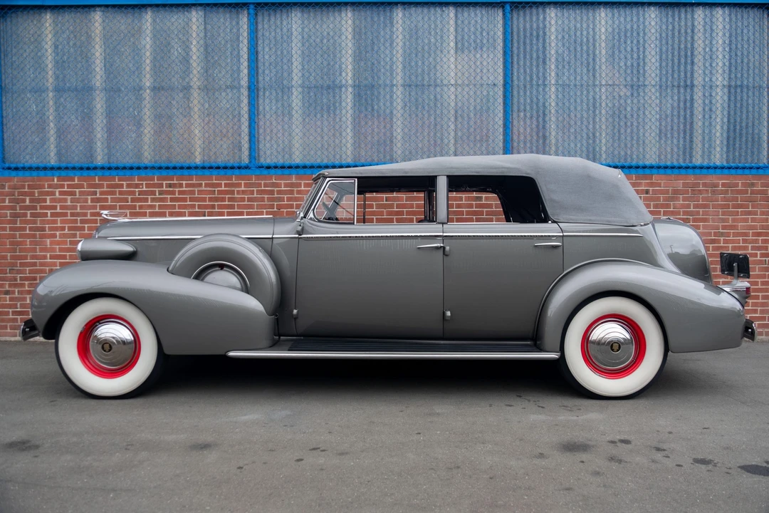 1937 Cadillac V-12 - Image 29 of 31