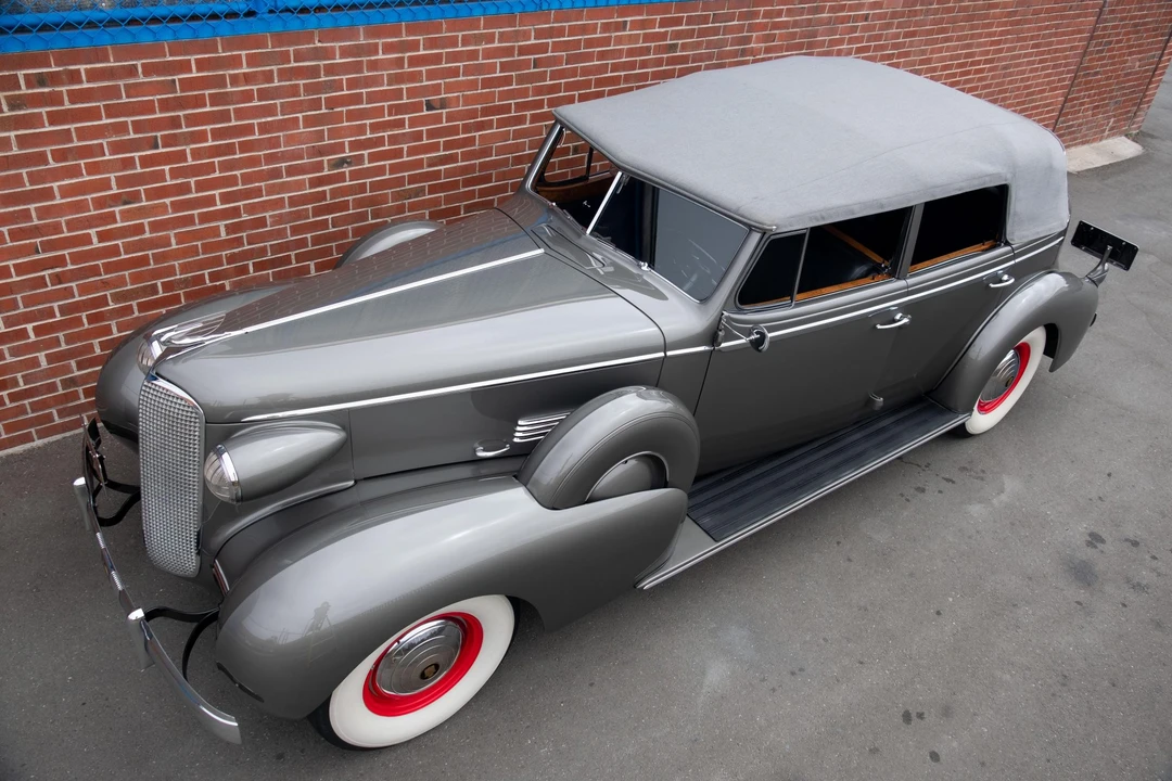 1937 Cadillac V-12 - Image 28 of 31