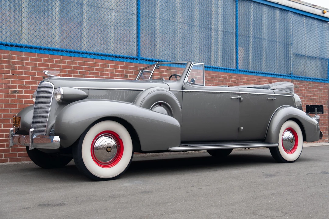1937 Cadillac V-12 - Image 16 of 31