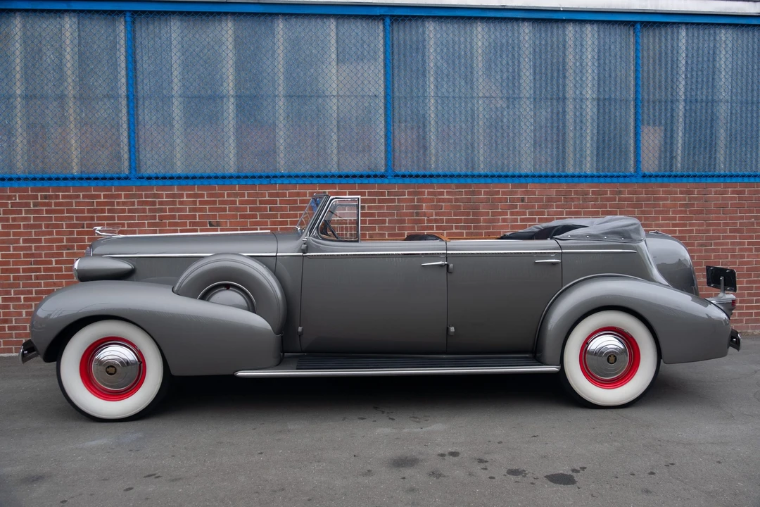1937 Cadillac V-12 - Image 17 of 31
