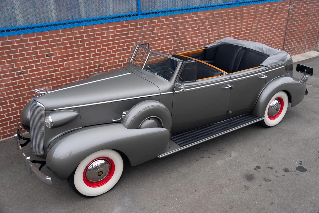 1937 Cadillac V-12 - Image 15 of 31