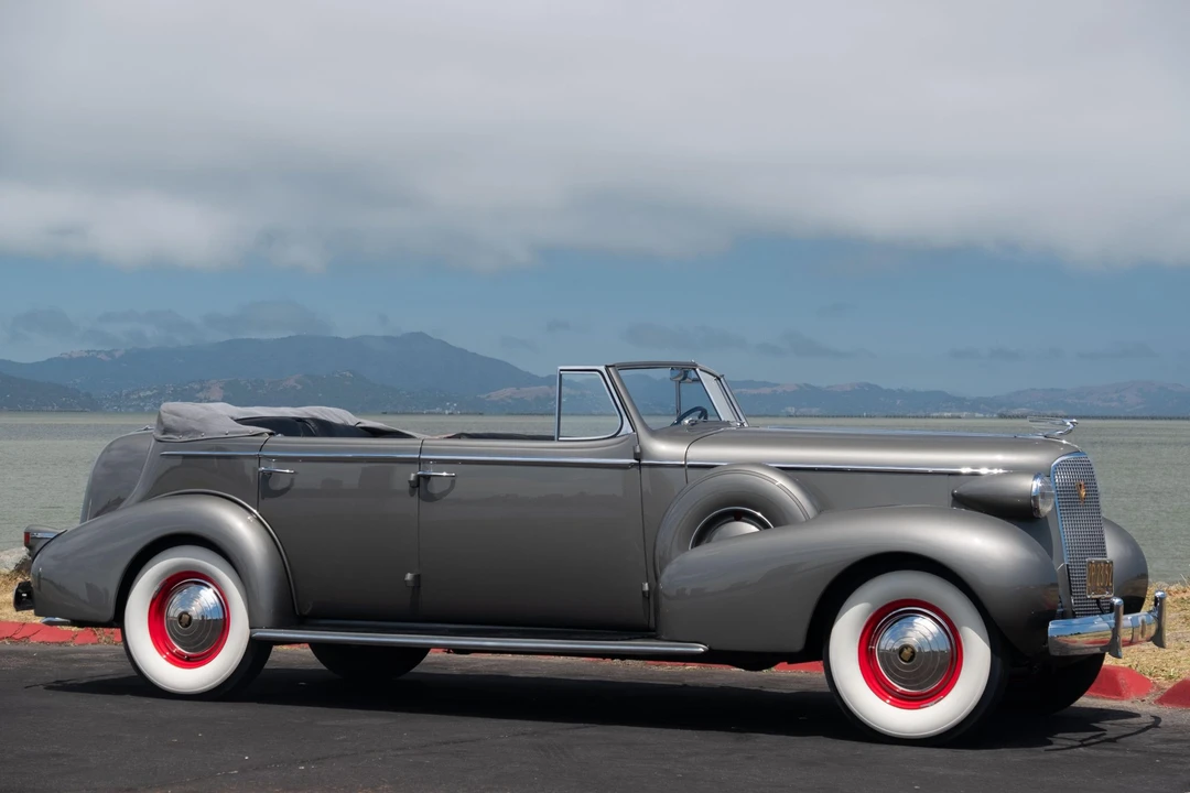 1937 Cadillac V-12 - Image 10 of 31