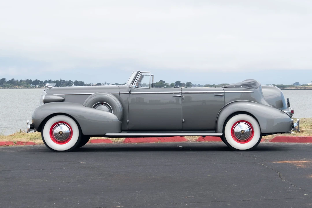 1937 Cadillac V-12 - Image 4 of 31