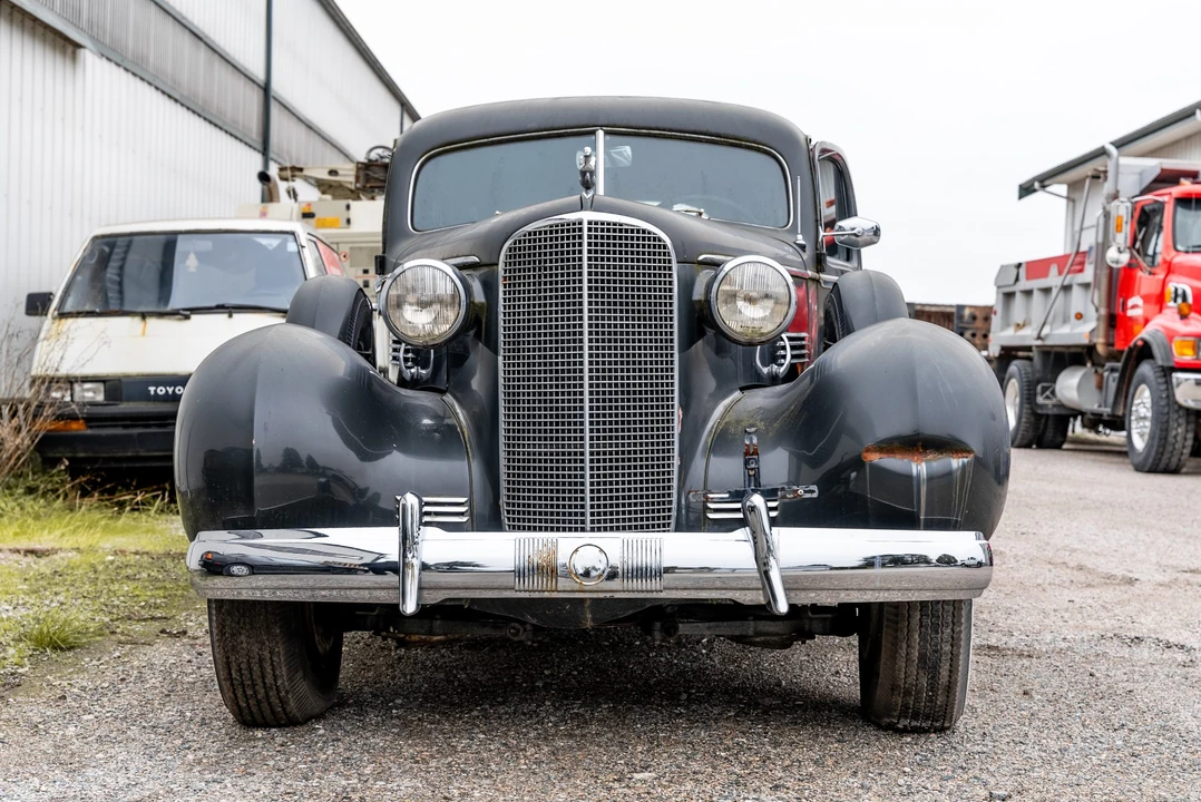 1937 Cadillac V-12 - Image 10 of 31