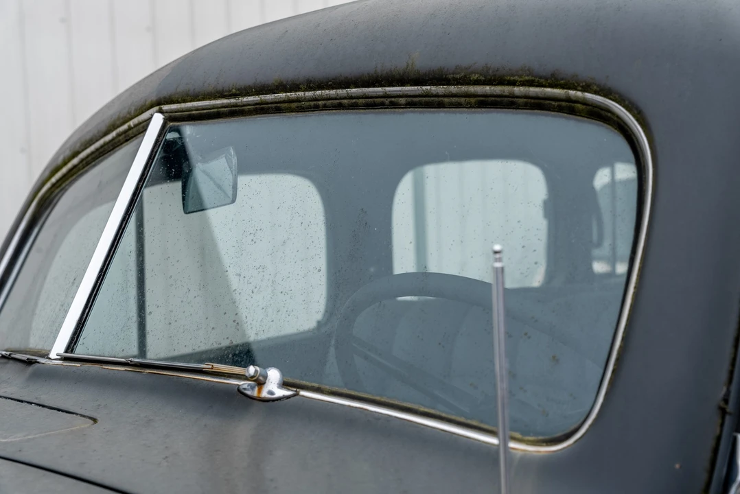 1937 Cadillac V-12 - Image 29 of 31
