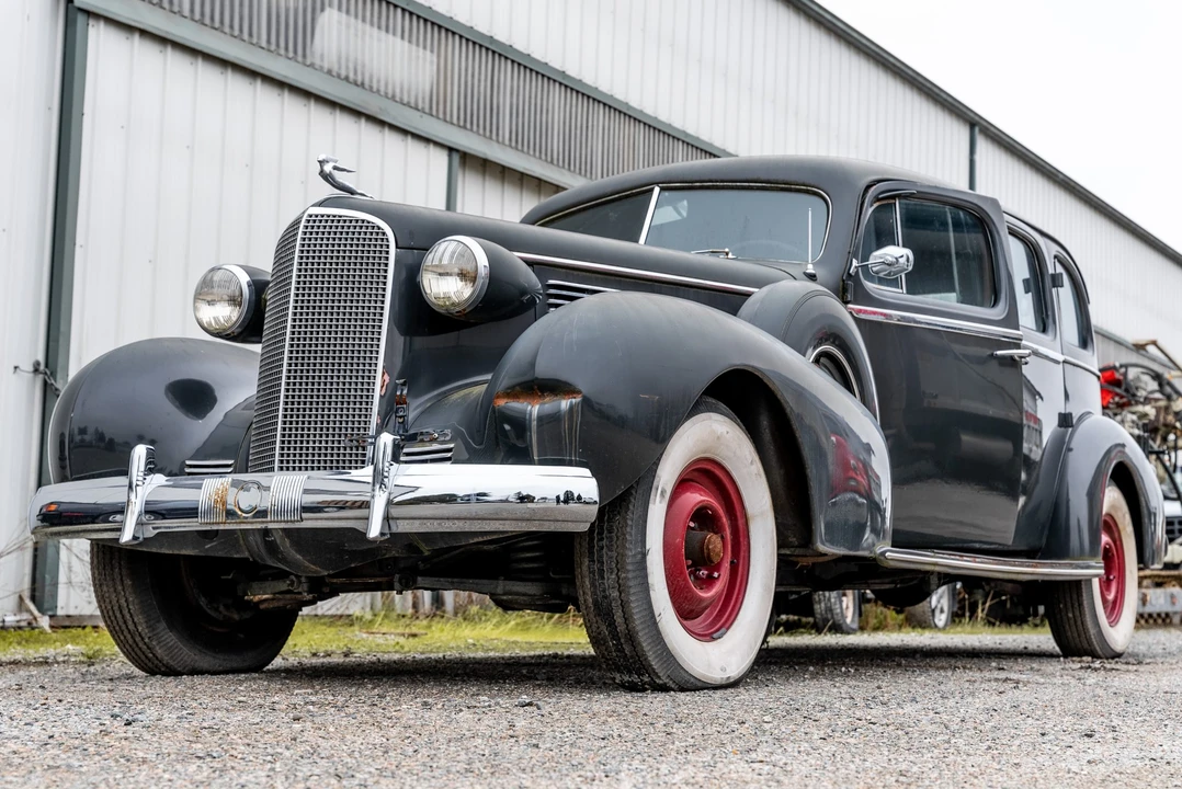 1937 Cadillac V-12 - Image 2 of 31