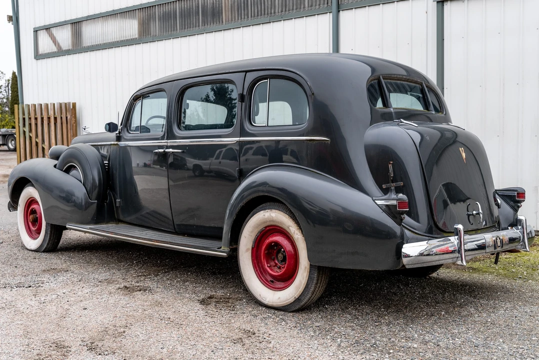 1937 Cadillac V-12 - Image 5 of 31