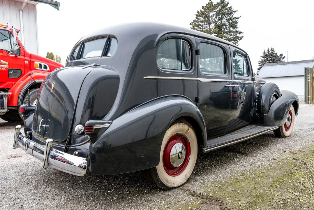 1937 Cadillac V-12 - Image 7 of 31
