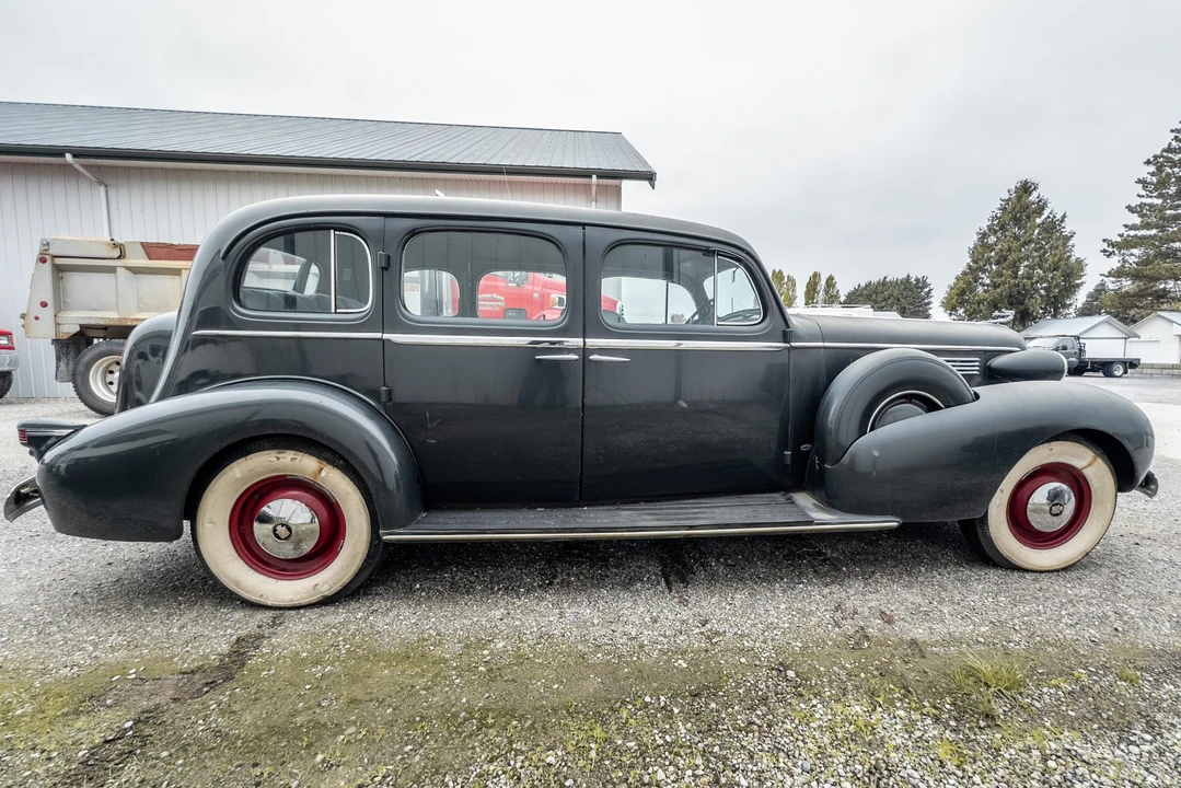 1937 Cadillac V-12 - Image 9 of 31