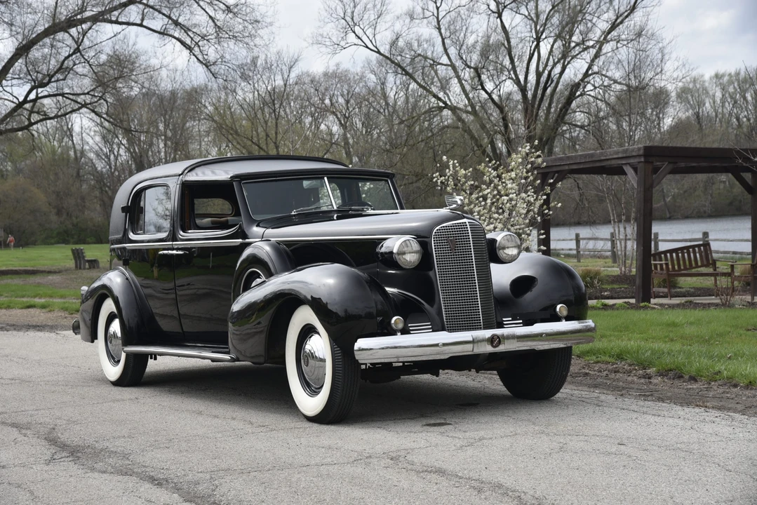 1937 Cadillac V-12 - Image 3 of 31