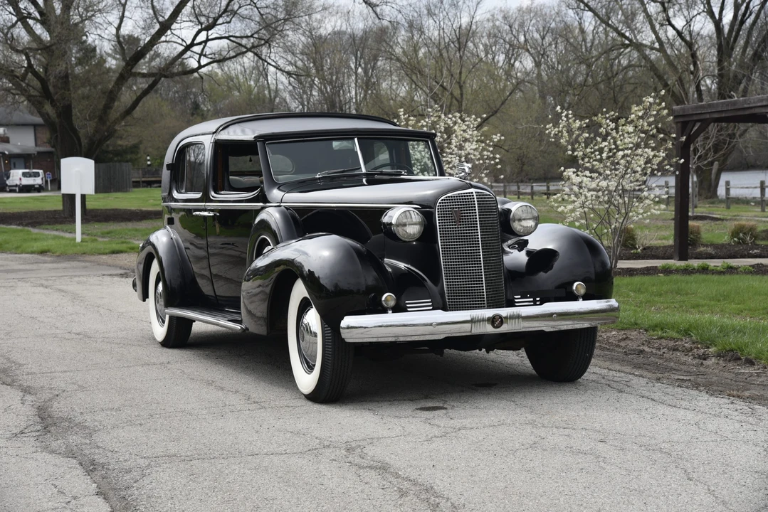 1937 Cadillac V-12 - Image 6 of 31
