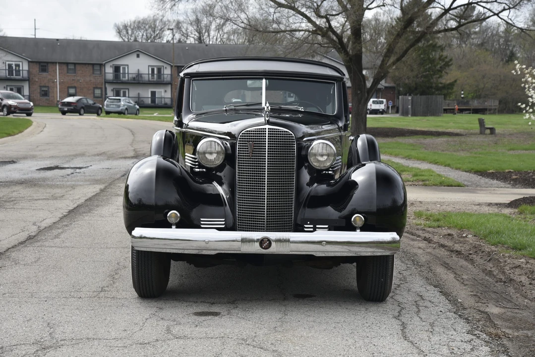 1937 Cadillac V-12 - Image 7 of 31