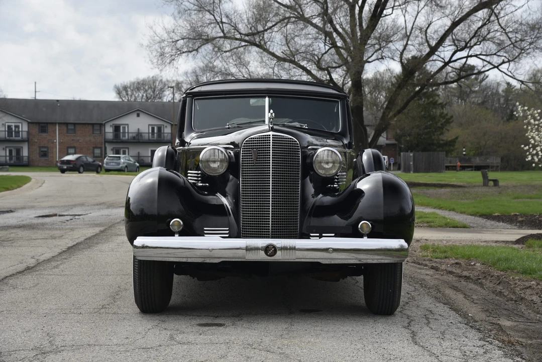 1937 Cadillac V-12 - Image 9 of 31
