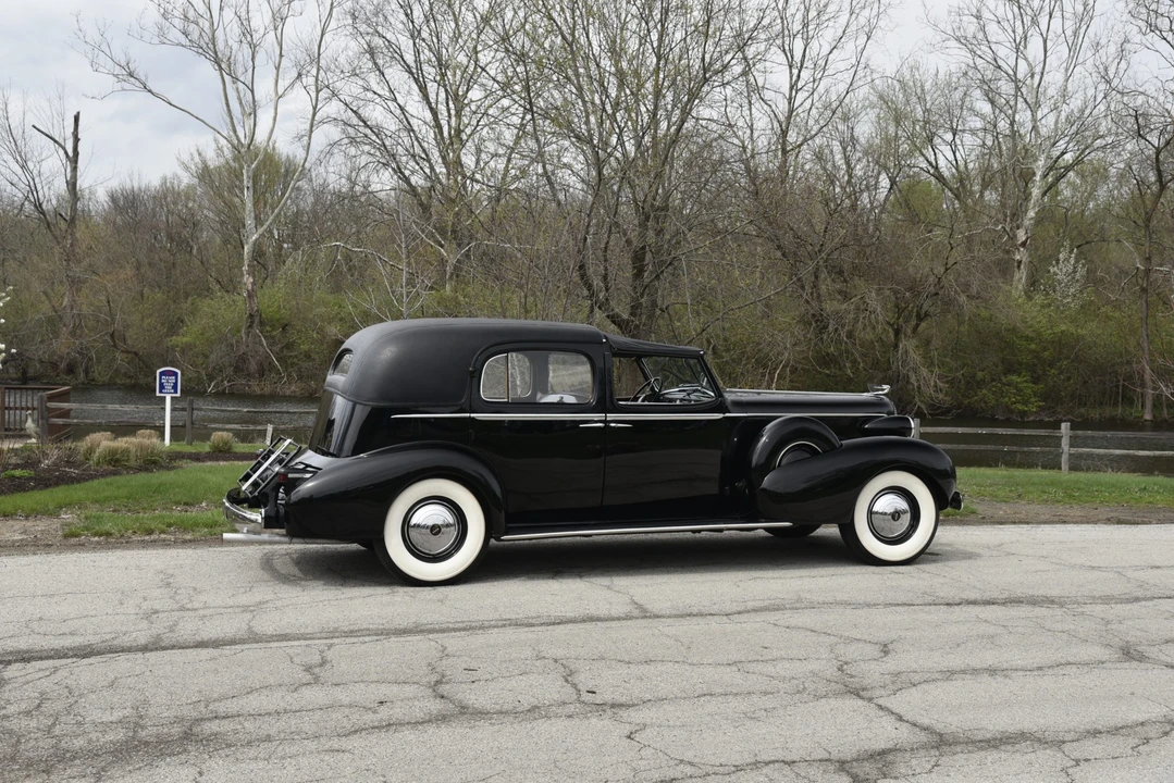 1937 Cadillac V-12 - Image 30 of 31