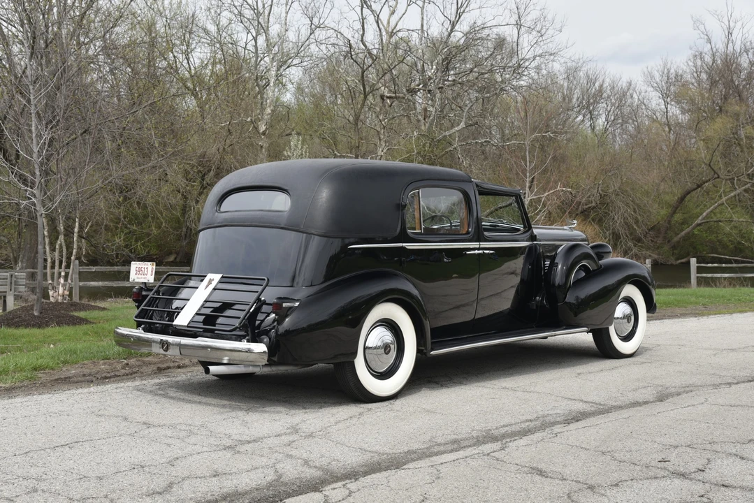 1937 Cadillac V-12 - Image 28 of 31