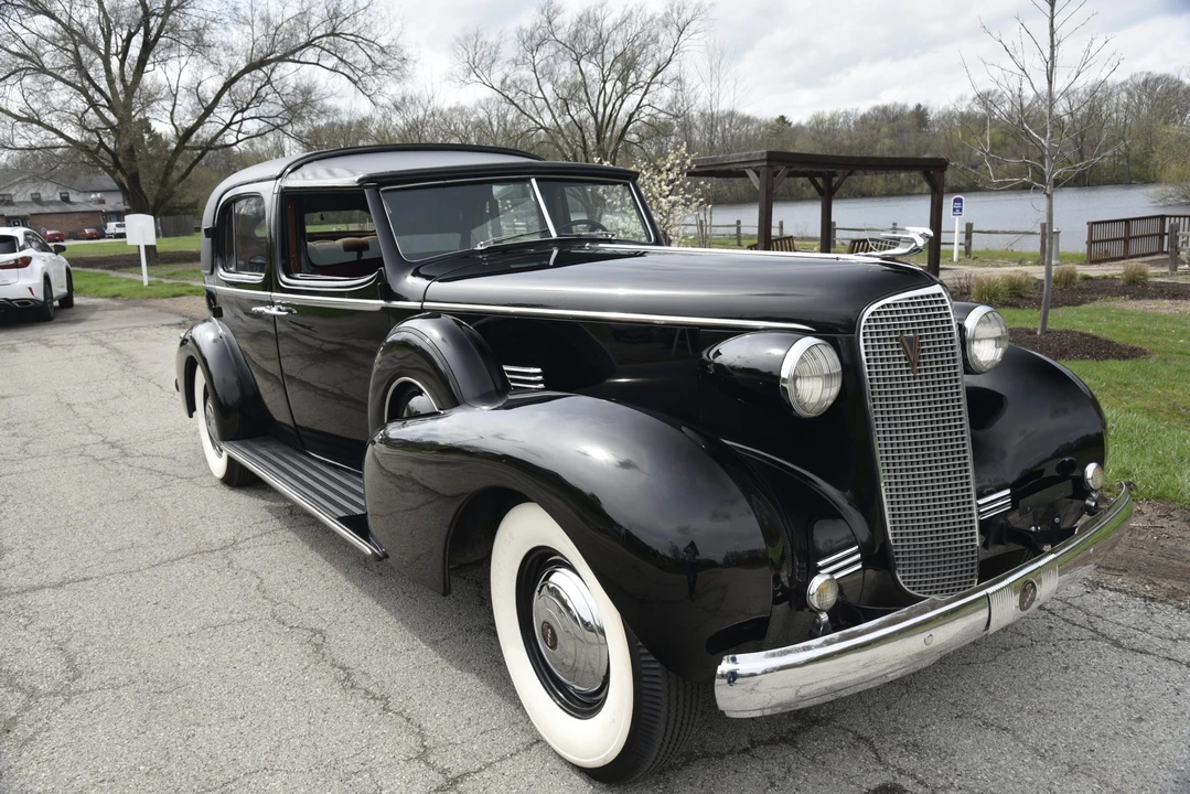 1937 Cadillac V-12 - Image 4 of 31