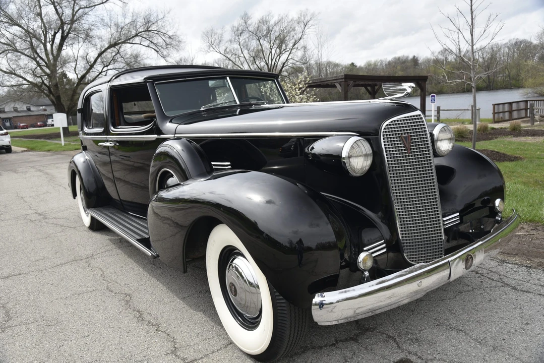 1937 Cadillac V-12 - Image 5 of 31