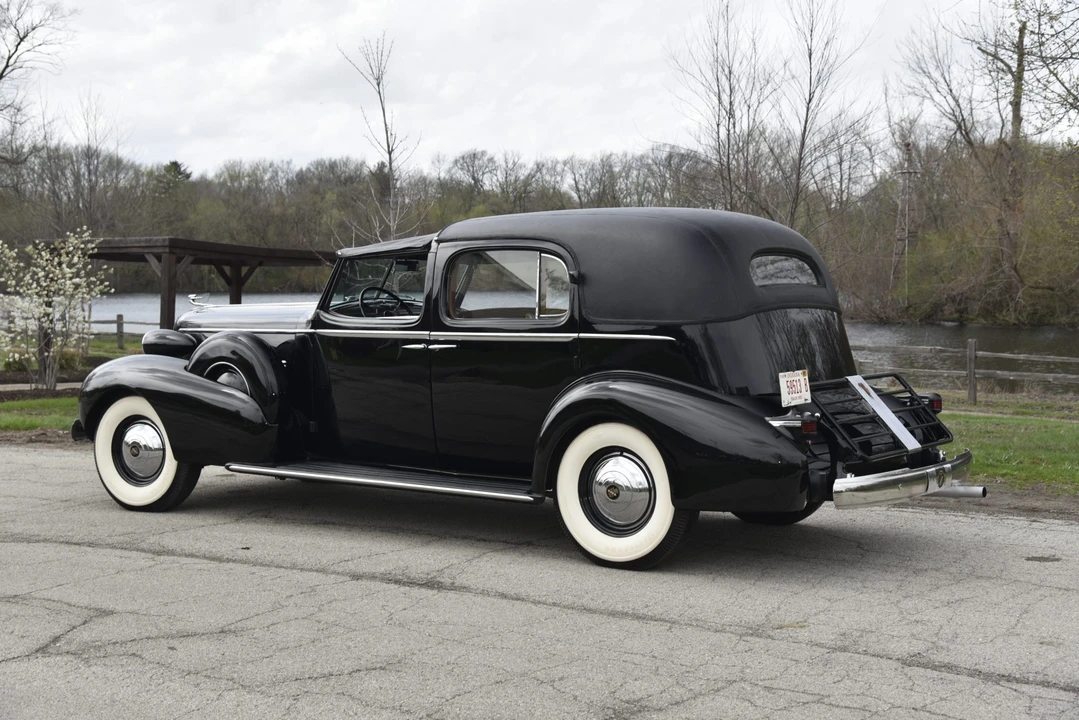 1937 Cadillac V-12 - Image 20 of 31