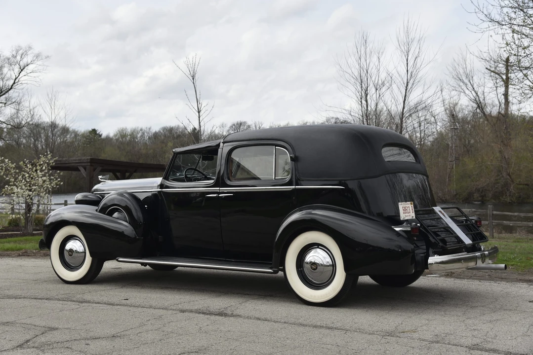 1937 Cadillac V-12 - Image 19 of 31