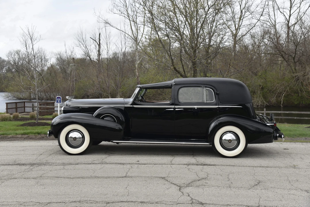 1937 Cadillac V-12 - Image 17 of 31