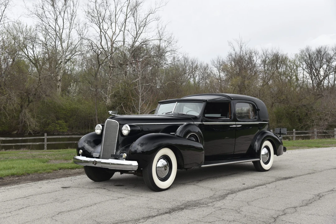 1937 Cadillac V-12 - Image 13 of 31
