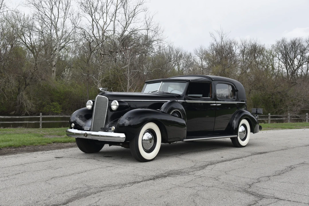 1937 Cadillac V-12 - Image 12 of 31