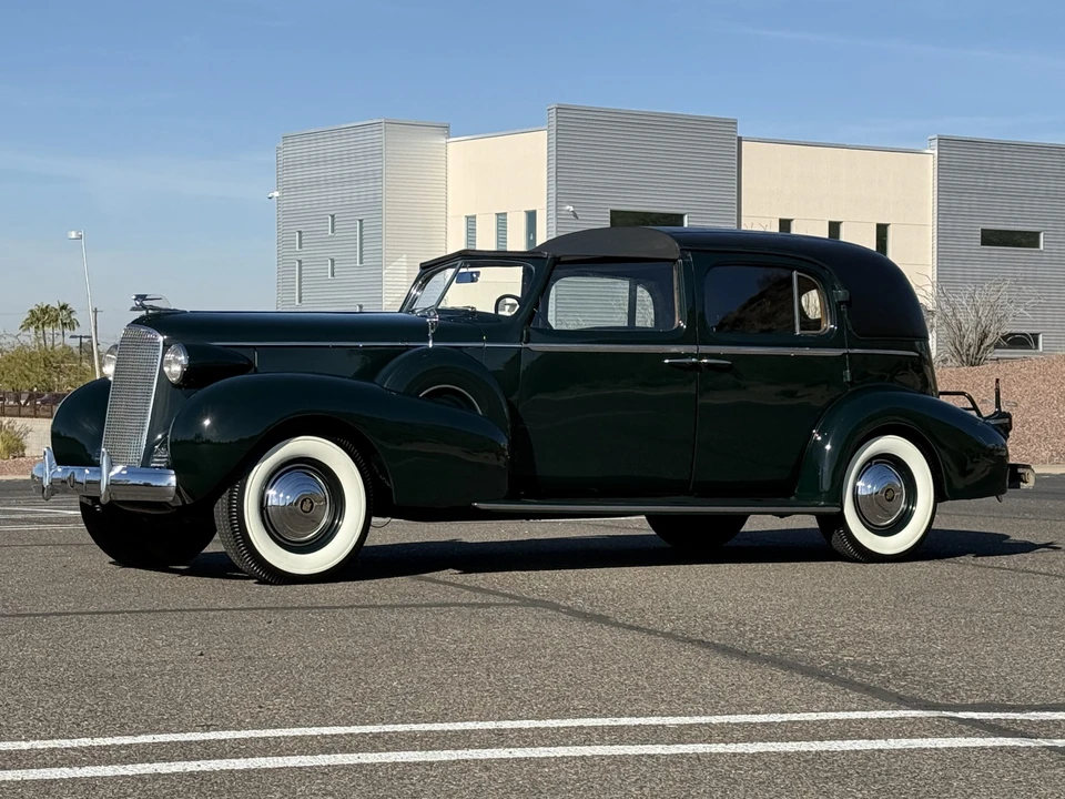 1937 Cadillac V-12 - Image 4 of 31