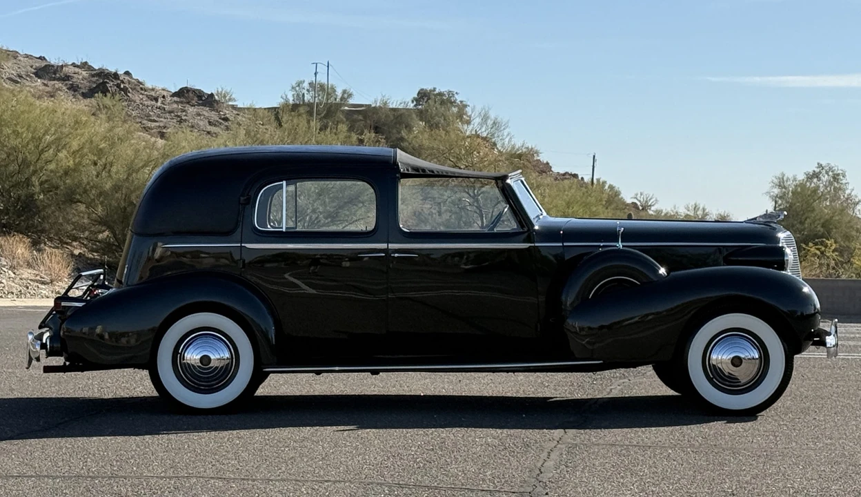 1937 Cadillac V-12 - Image 10 of 31