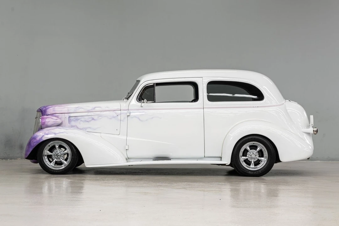 1937 Chevrolet Standard & Master & Master Deluxe & Special Deluxe - Image 3 of 31