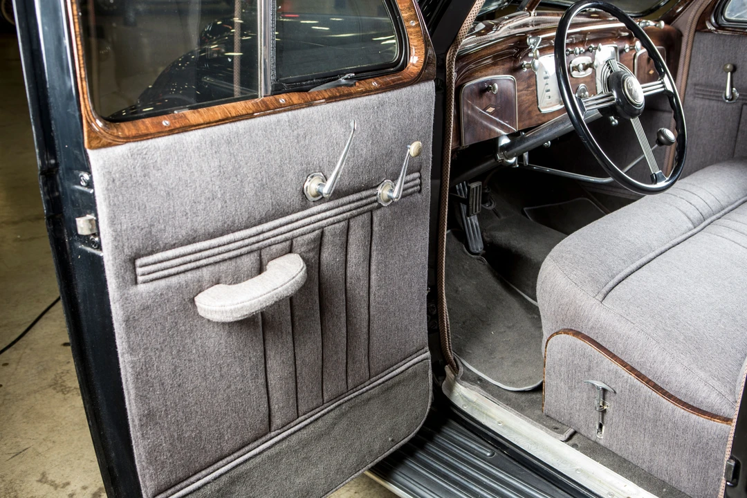 1937 Chrysler Airflow - Image 3 of 15