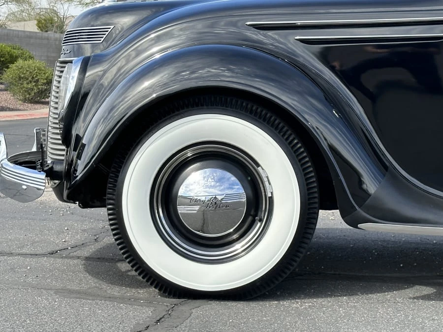 1937 Chrysler Airflow - Image 29 of 31