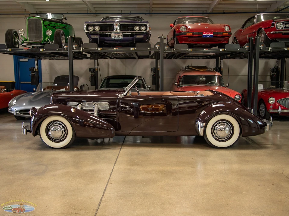 1937 Cord 810 & 812 - Image 7 of 31