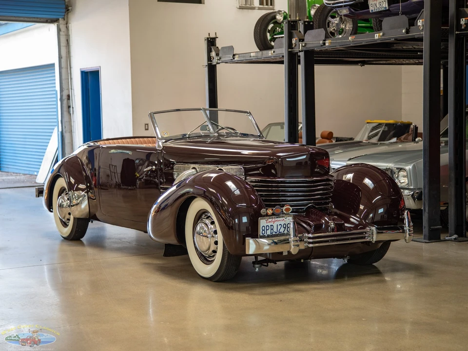 1937 Cord 810 & 812 - Image 11 of 31
