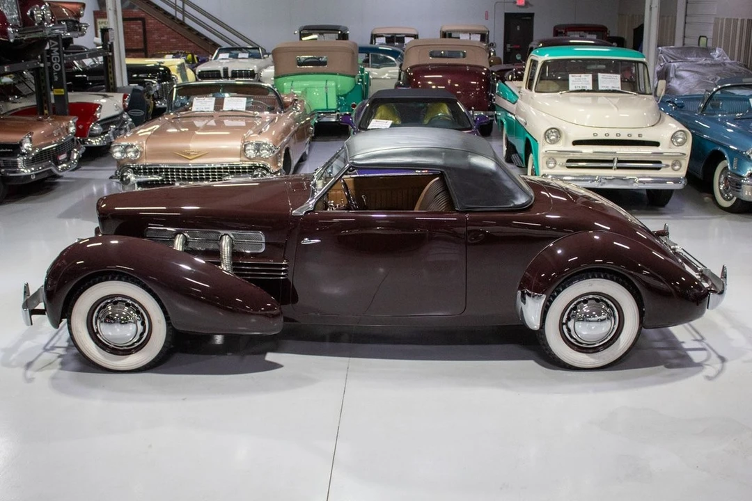 1937 Cord 810 & 812 - Image 28 of 31