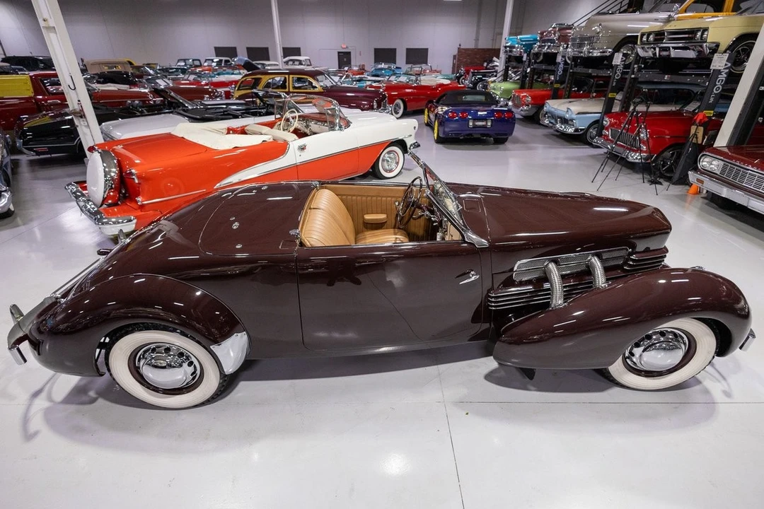 1937 Cord 810 & 812 - Image 8 of 31