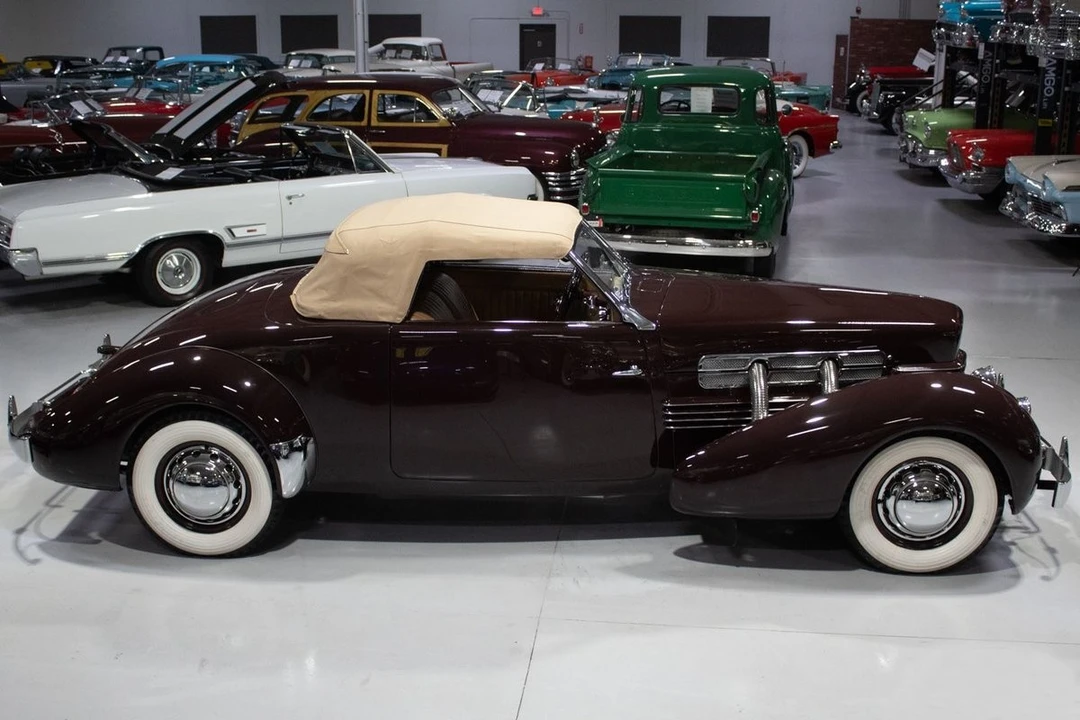 1937 Cord 810 & 812 - Image 16 of 31