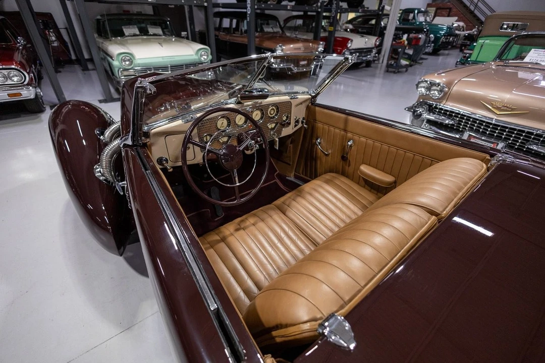 1937 Cord 810 & 812 - Image 2 of 31