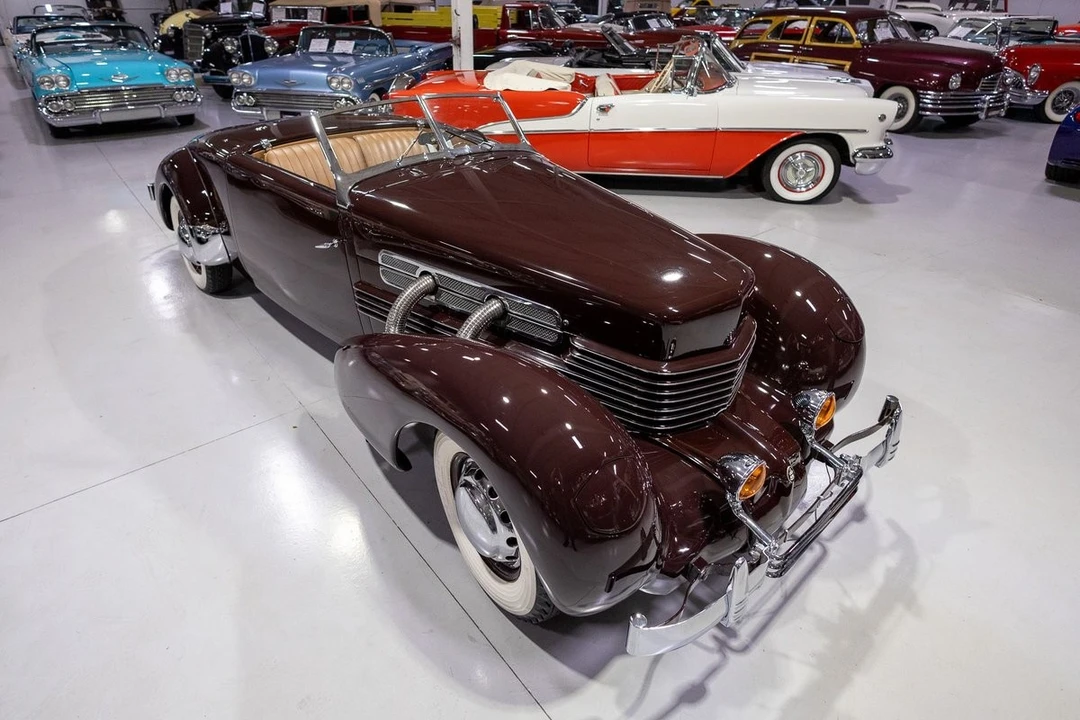 1937 Cord 810 & 812 - Image 7 of 31