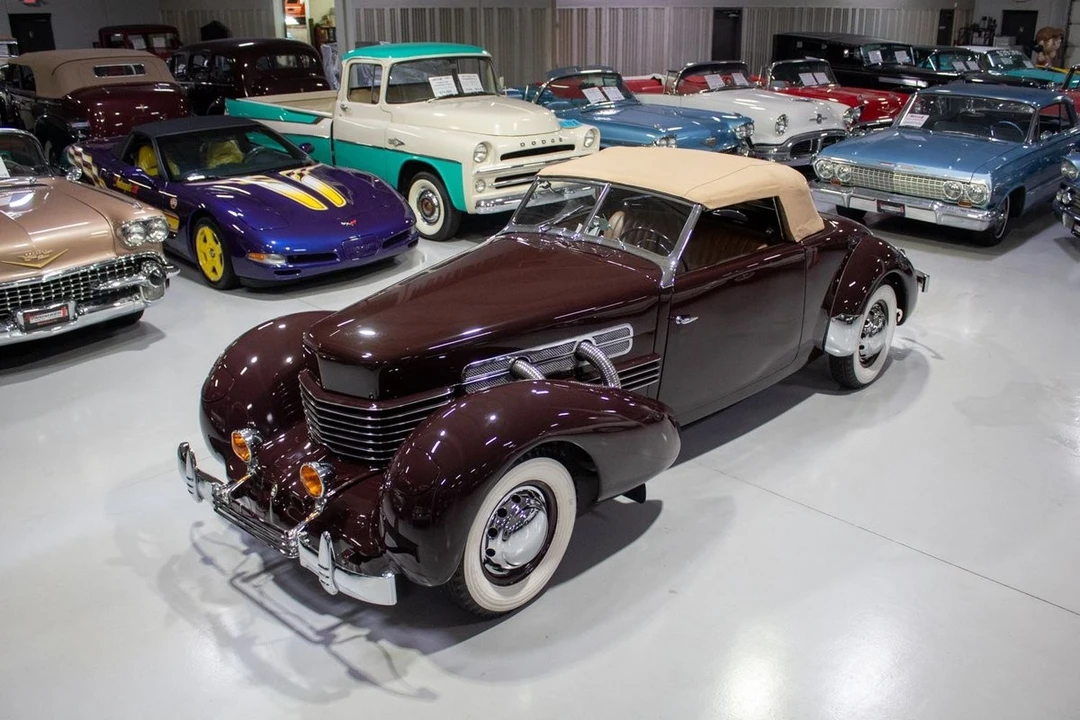 1937 Cord 810 & 812 - Image 13 of 31