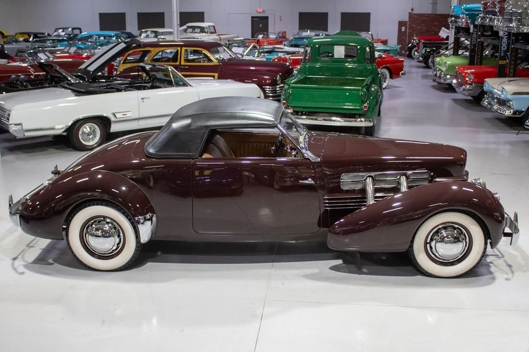 1937 Cord 810 & 812 - Image 24 of 31