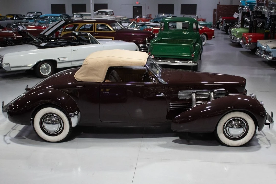 1937 Cord 810 & 812 - Image 16 of 21