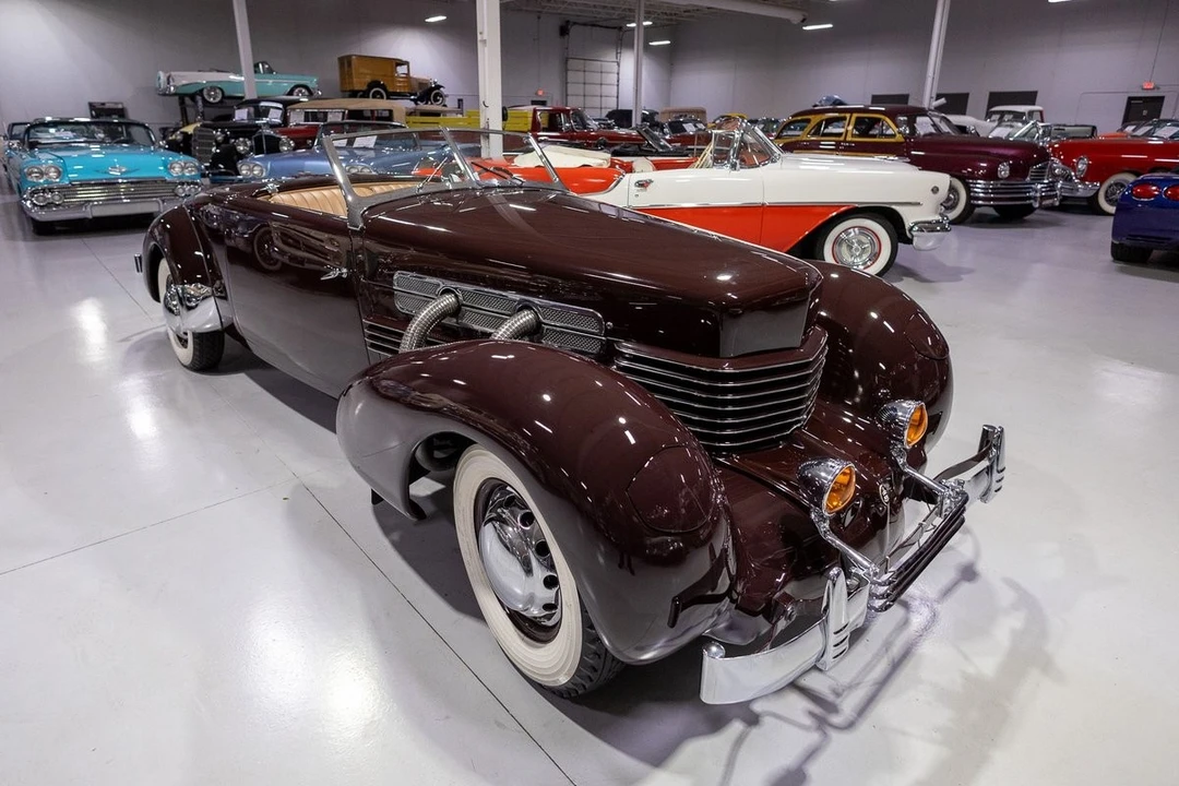 1937 Cord 810 & 812 - Image 31 of 31