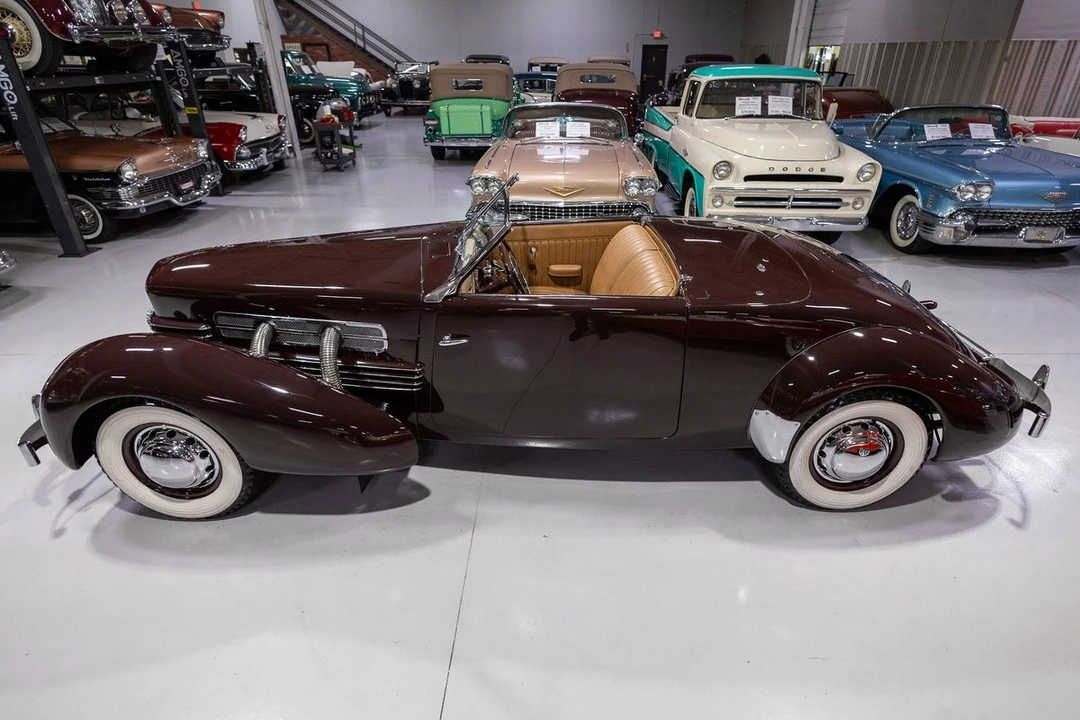 1937 Cord 810 & 812 - Image 12 of 21