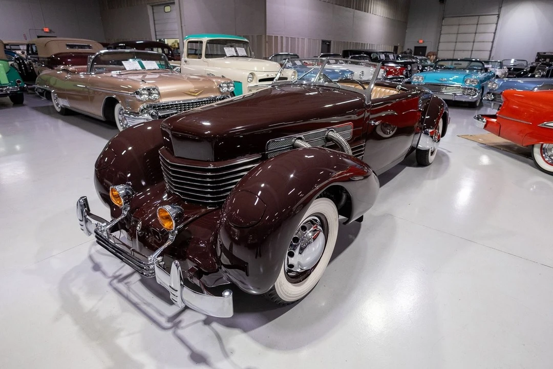 1937 Cord 810 & 812 - Image 29 of 31