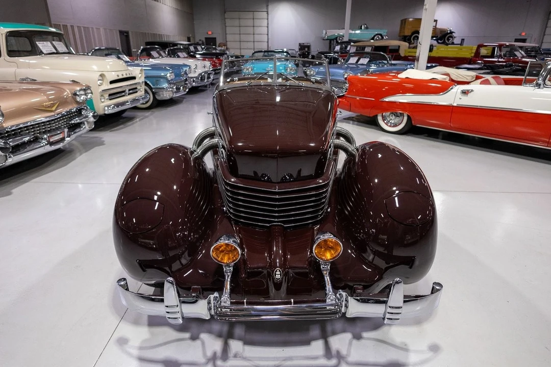 1937 Cord 810 & 812 - Image 30 of 31